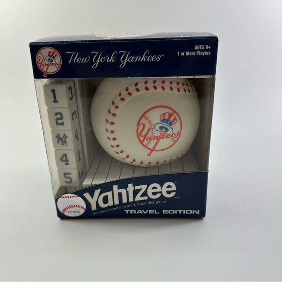 New York Yankees Yahtzee Travel Edition - Picture 1 of 5